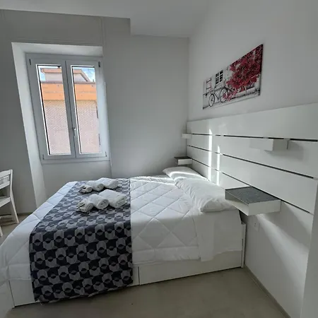 Mini Mono Cliniche & Ospedale Civile A Piedi Guest house
