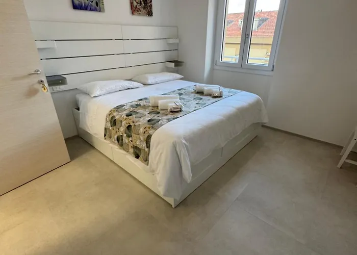 Mini Mono Cliniche & Ospedale Civile A Piedi